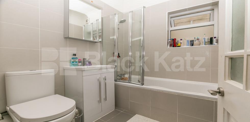 			Stunning Two Bedroom Property in Crouch End, 2 Bedroom, 1 bath, 1 reception Flat			 Clifton road, Crouch End